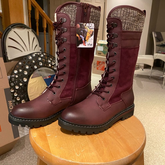 Burgundy tall boots - Picture 3 of 4